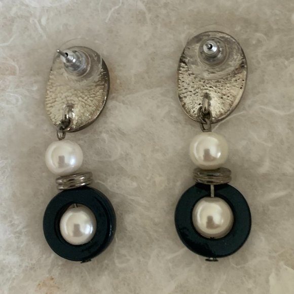 2/$20 Navy/Silver/Faux Pearl set of Necklace and Earrings - Picture 3 of 7